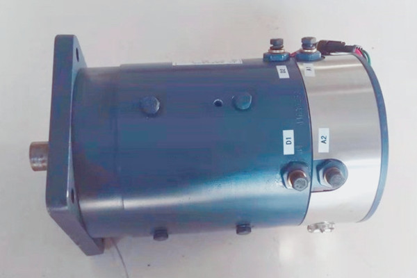 電動(dòng)高爾夫球車(chē)專(zhuān)用電機(jī)是直流的還是交流的？